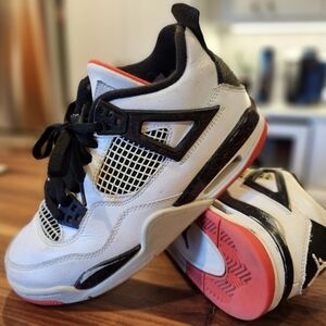 Jordan 4 Retro (youth size 5)